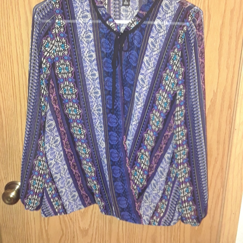 blouse - Picture 2 of 6